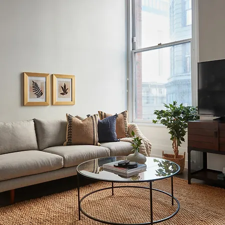 Airy Studio In Downtown Crossing